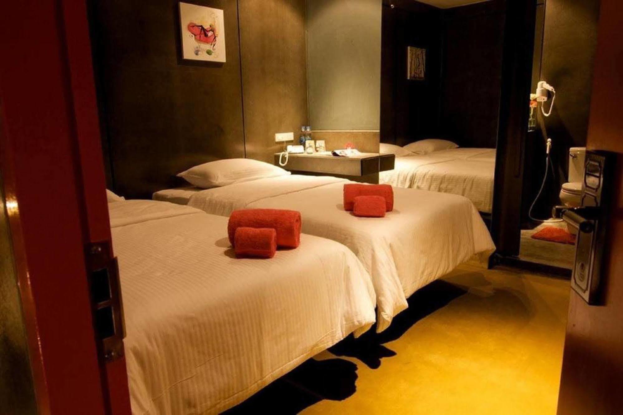 Justbeds Hotel Bangkok Bagian luar foto