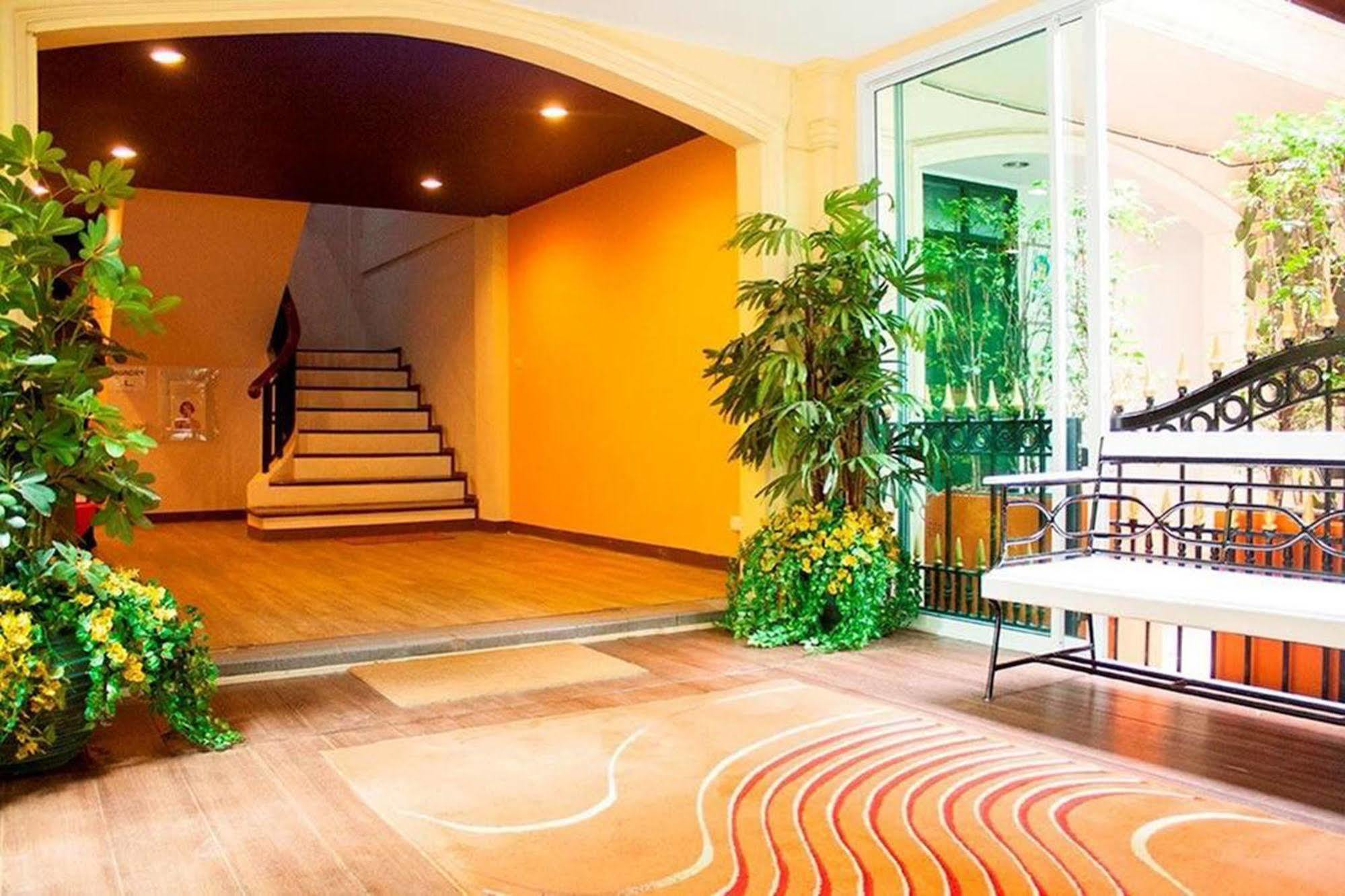 Justbeds Hotel Bangkok Bagian luar foto