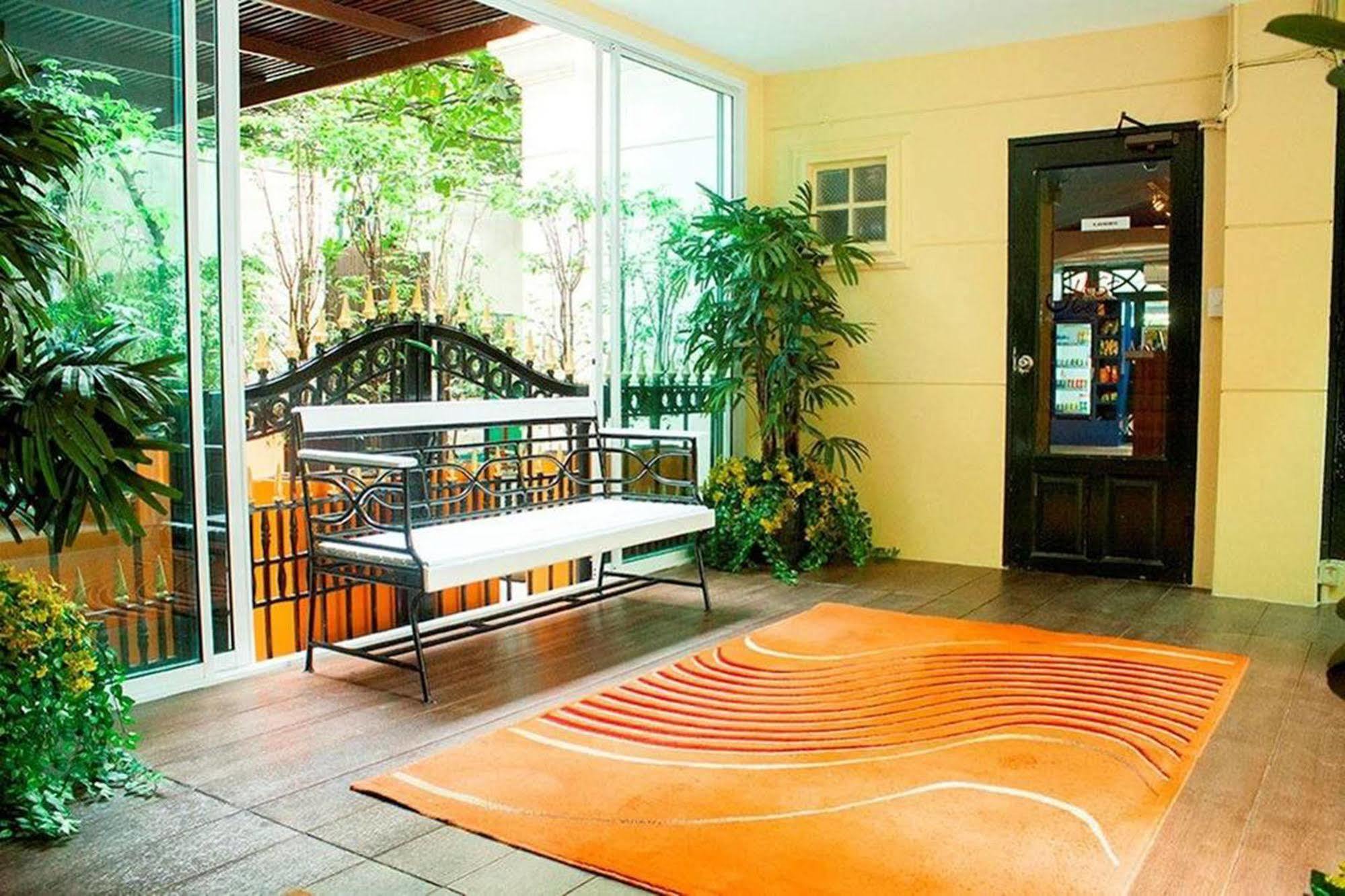 Justbeds Hotel Bangkok Bagian luar foto